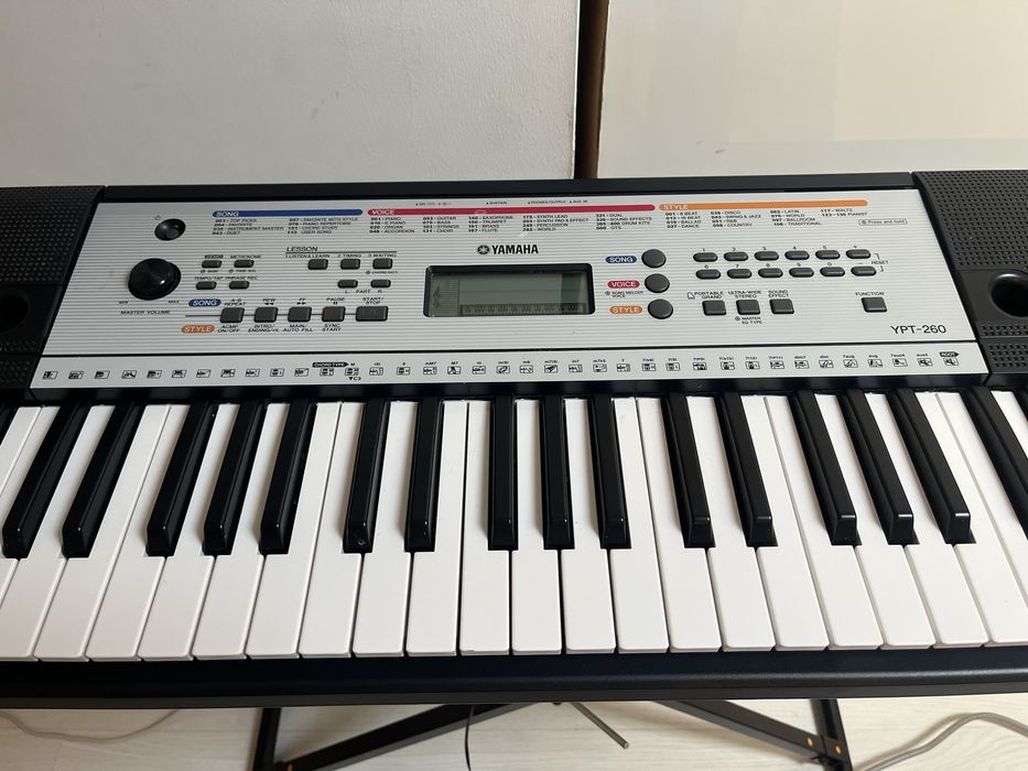 Teclado Yamaha YPT-260 com banco e fonte original