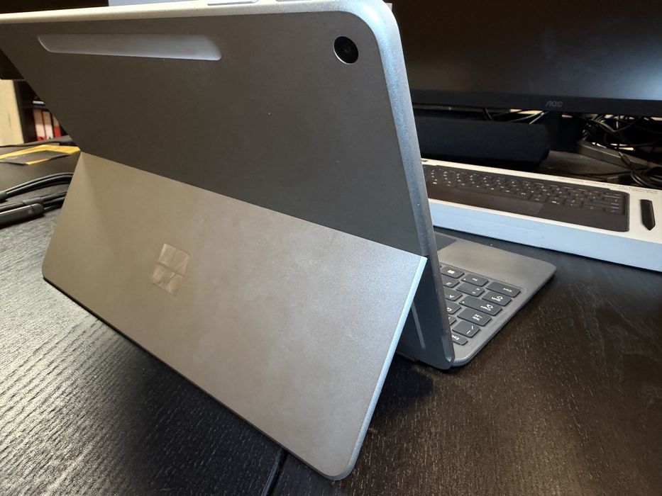 Microsoft Surface Pro 12 Snapdragon X Plus 16GB/512GB — Como Novo