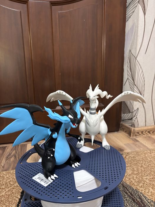 Reshiram figurka
