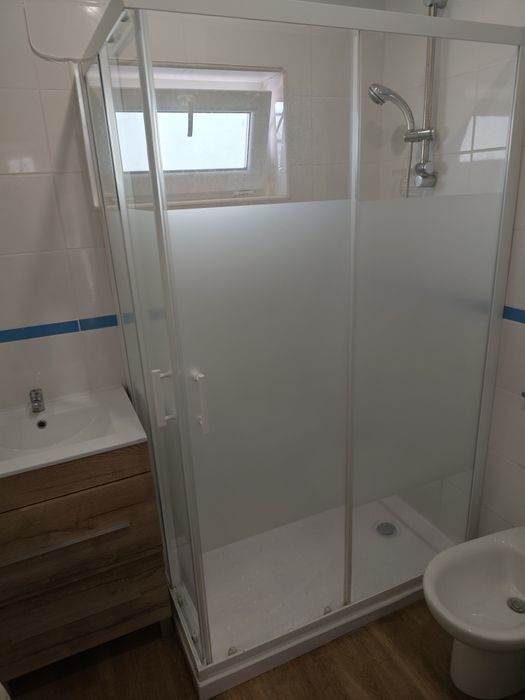 Conjunto Duche completo WC: base, cabine e coluna de duche