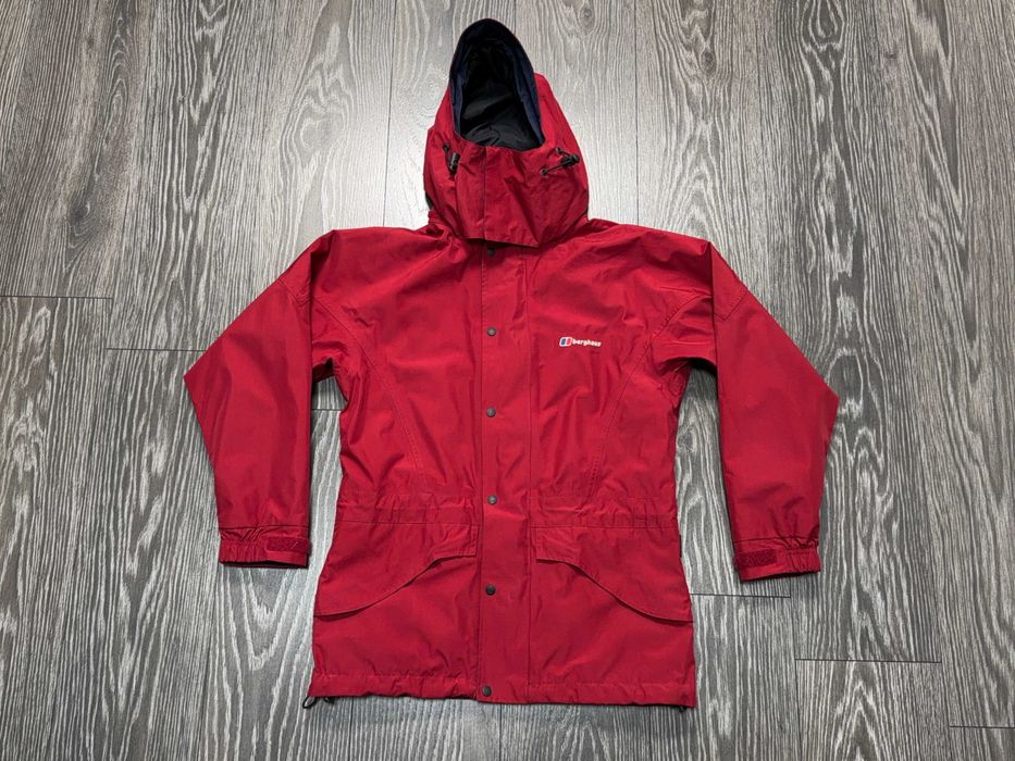 Berghaus Gore-Tex жіноча туристична вітровка куртка на мембрані в гори