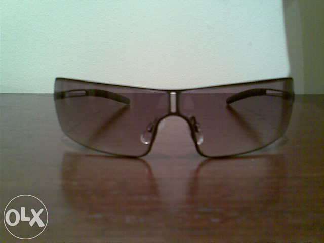 Oculos de sol cinzentos