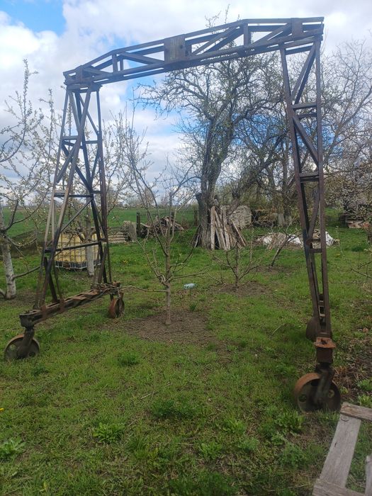 Кран балка для підйому вантажу.