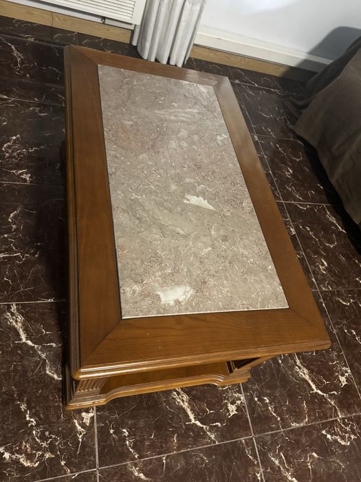Mesa de Centro em Madeira e Mármore — Elegante e Como Nova