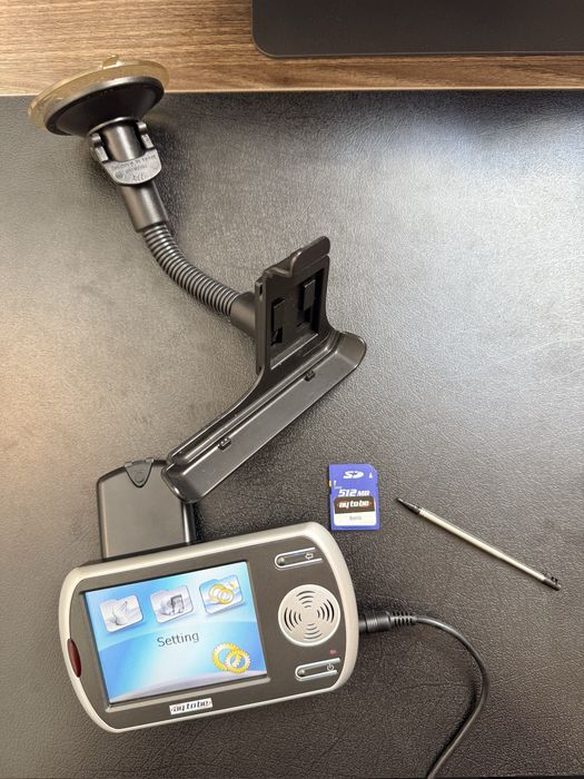 GPS Portátil Auto “Aytobe” + Suporte + Cartão SD (Mapas Ibéria)