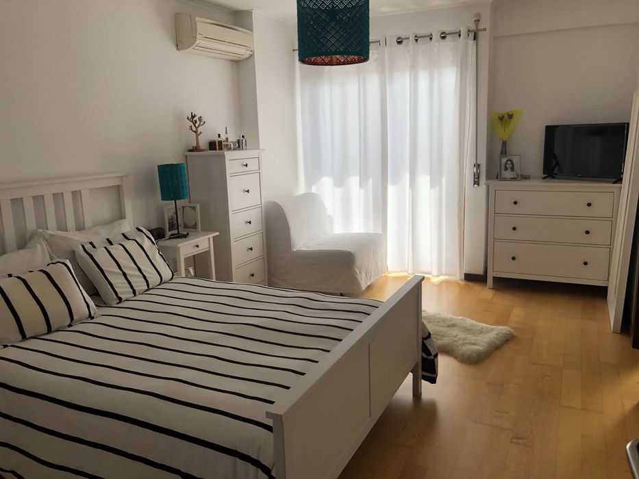 Arrenda-se T2 com Suite, Ar Condicionado, Estacionamento e Arrecadação – Amadora