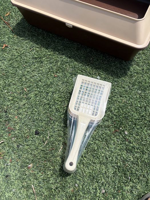 Caixa de areia para gatos c/ kit pás