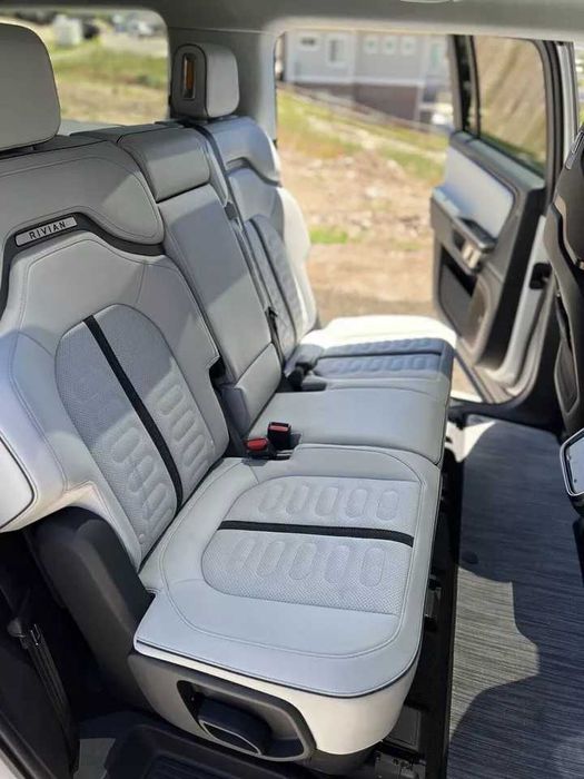 2023 Rivian R1S Adventure