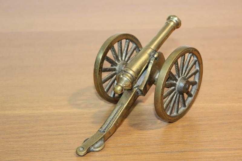 Фігурка Мініатюрна гармата виготовлена з суцільної латуні.