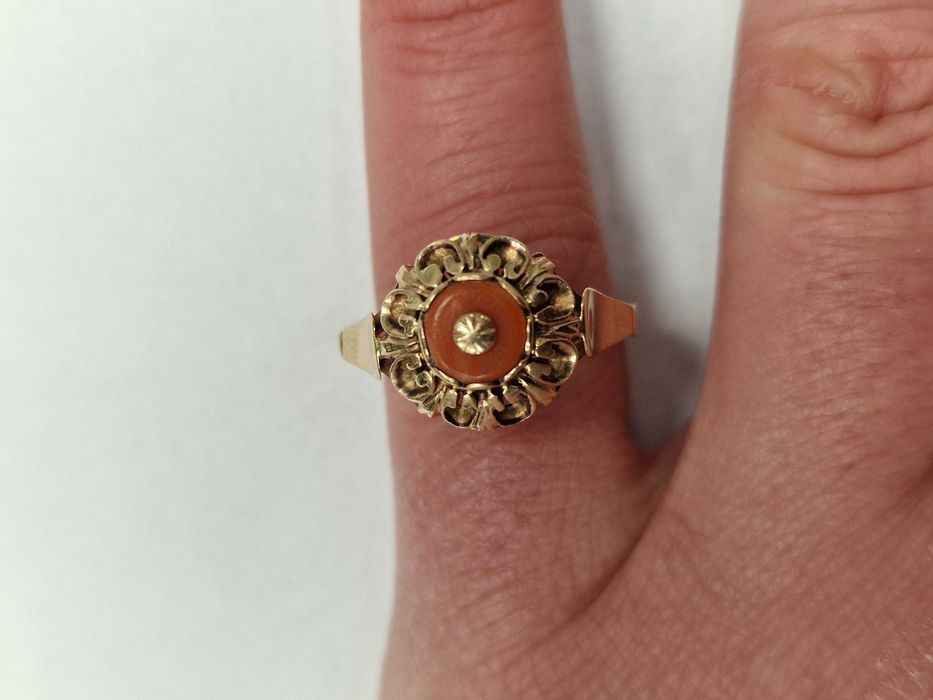 1963-86! Złoty pierścionek/ 585/ 3.51 gram/ R22/ Koral naturalny