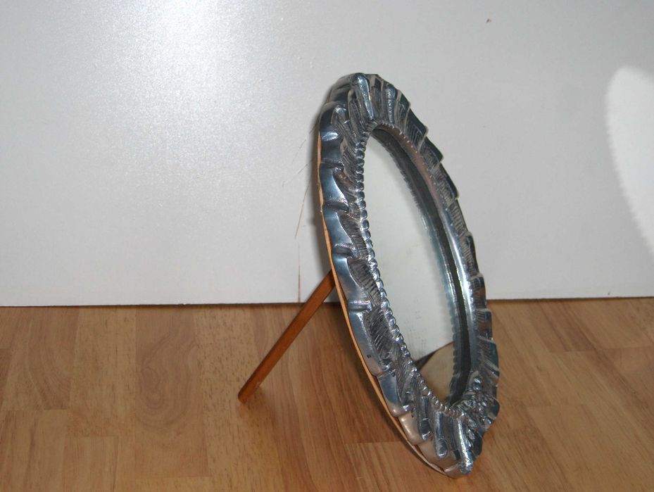 Lustro lusterko stołowe biurkowe na toaletkę do makijażu z lampką