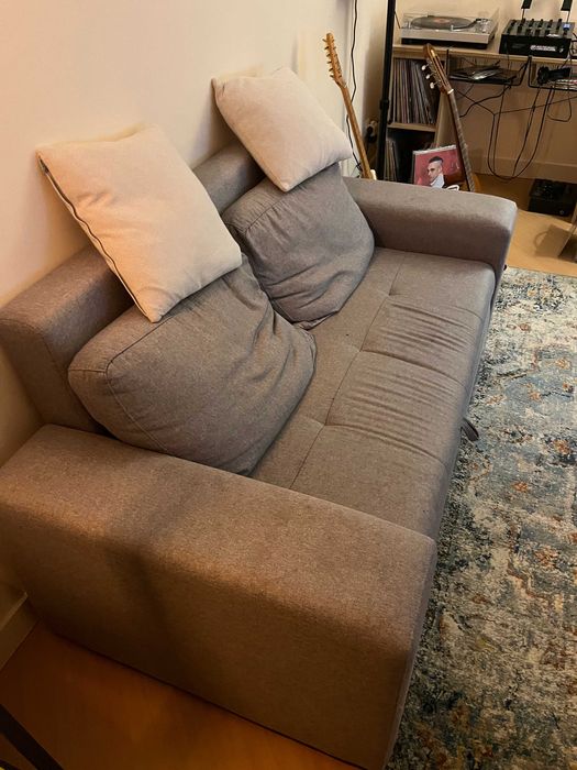 Sofá 2 lugares com chaise longue estragada