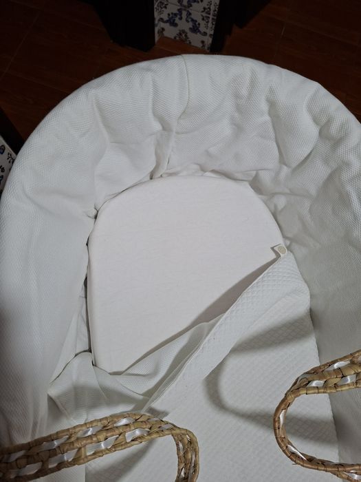 Alcofa de Bebé com Suporte