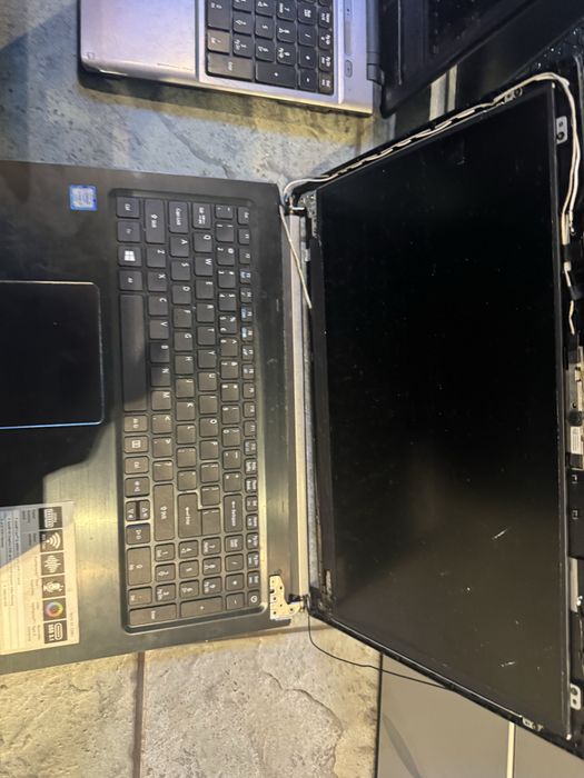 Laptopy cztery sztuki stan nieznany  HP, Toshiba,acer i acer