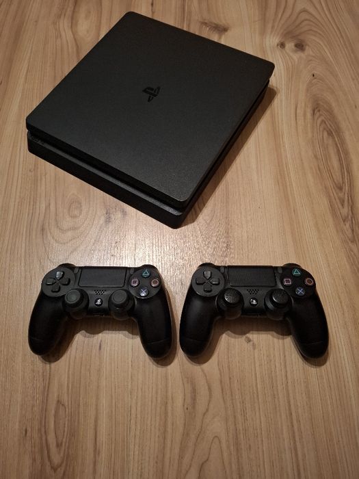 Konsola ps4 slim