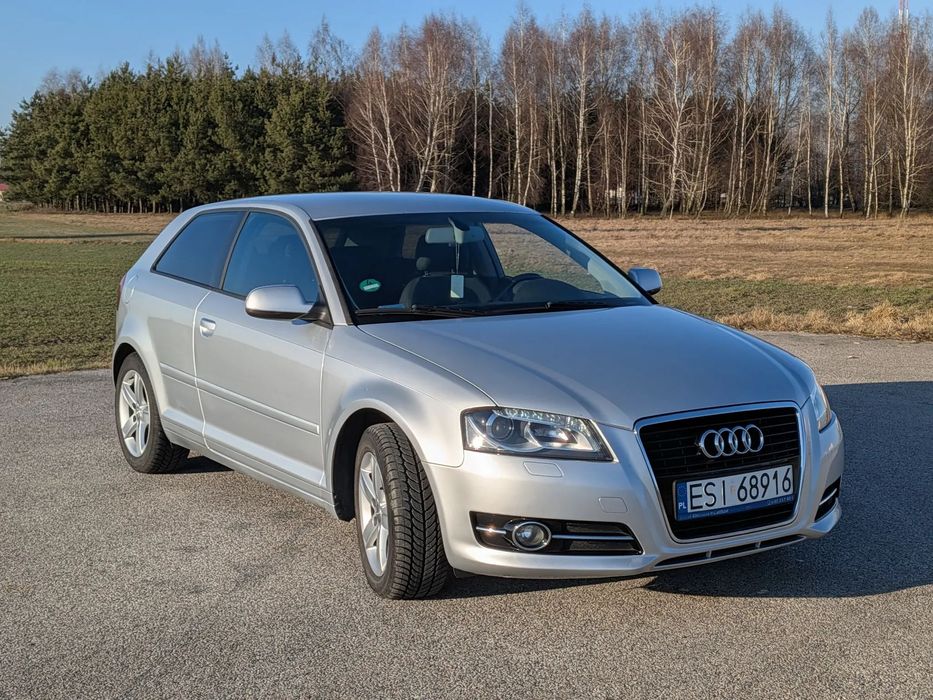 Audi A3 3-drzwiowe Audi A3 8P 2.0 TDI 140KM Srebrna 3-drzwiowa Sportowa Kierownica