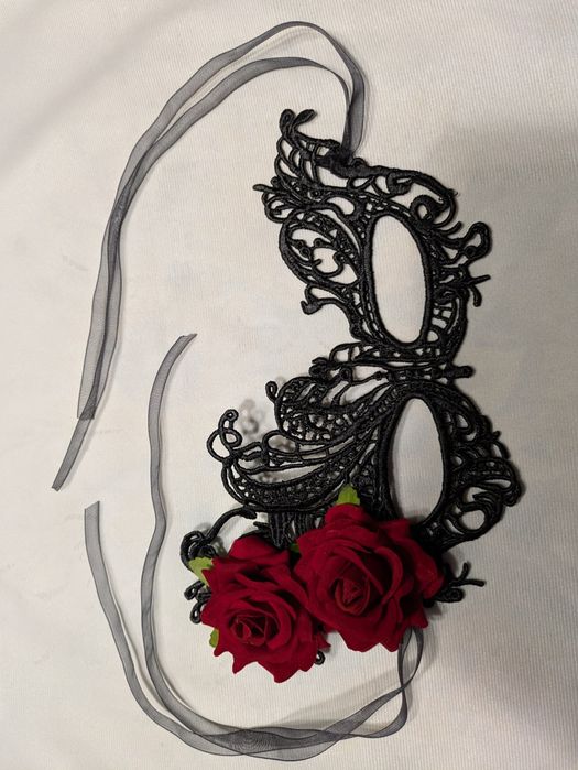 Maska na twarz z różami, nowa