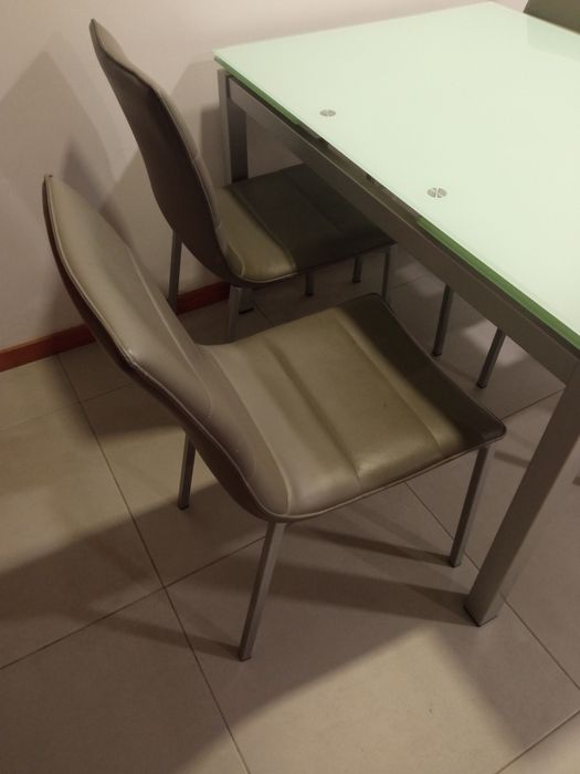 Mesa em vidro termolaminado extensível