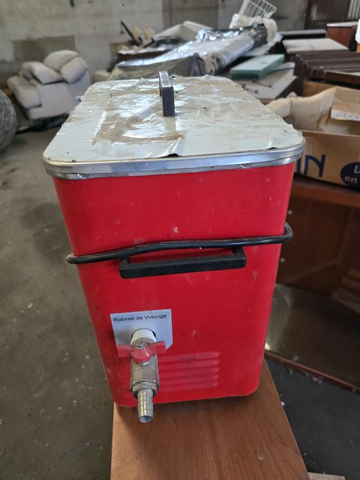 Limpador Ultrassónico  com aquecimento como novo
Capacidade 7.2L, frequência 40kHz, com aquecimento.
Ideal para limpar peças mecânicas,