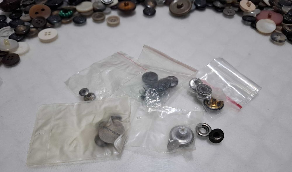 Guziki itp. duży zestaw, mix, 280g (Guzik)