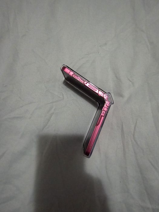 Vendo Galaxy Z Flip 7
Usado como novo.
Vai com caixa e garantia.
512 G