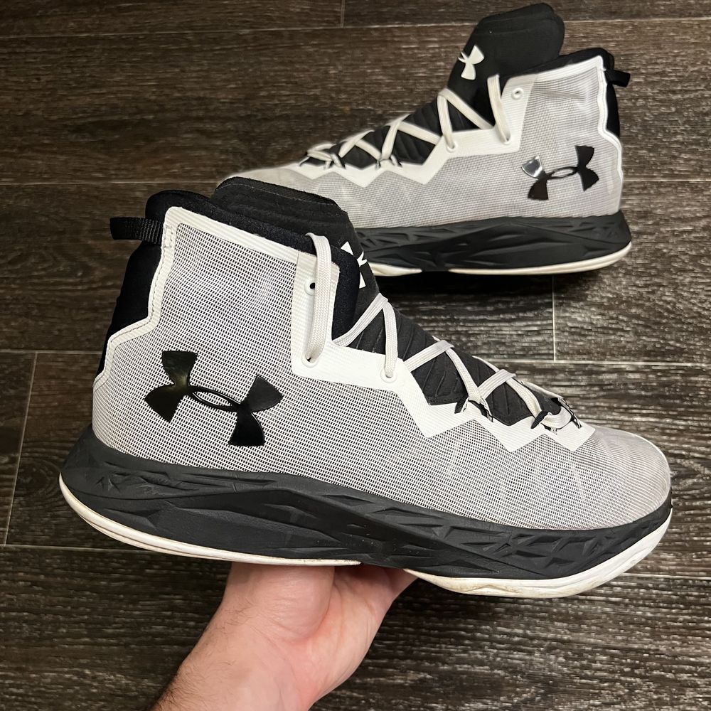 Under armour hotsell lightning basketball shoes