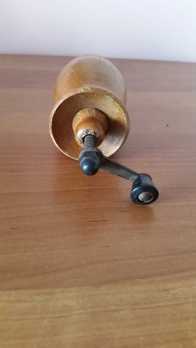Młynek ręczny z Prl-u wys.11cm