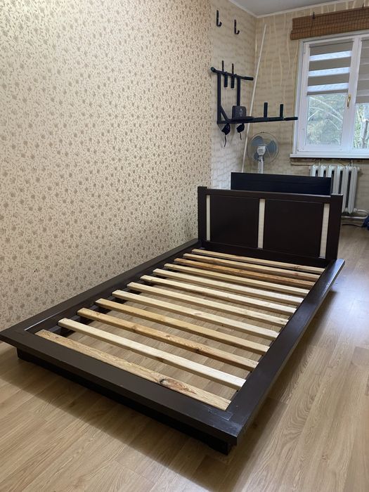 Продам кровать из натурального дерева (масив сосна) 2150*1410мм