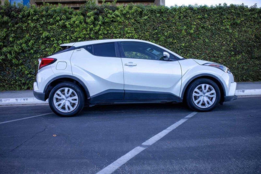 Toyota C-HR Limited      2019