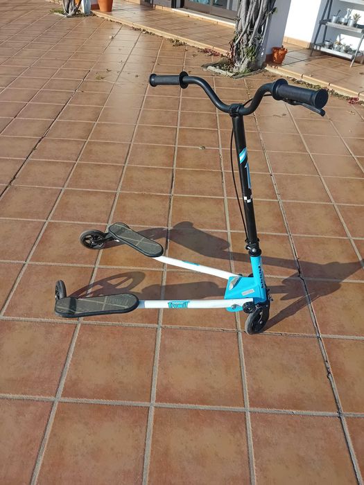 Trotinete 3 rodas c/travão pouco uso