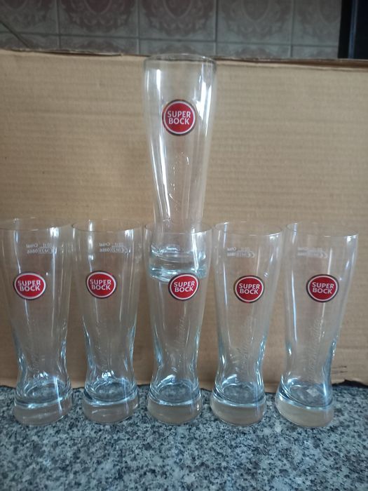 Copos. Cerveja.  Super. Bock.  Sabor. Autêntico