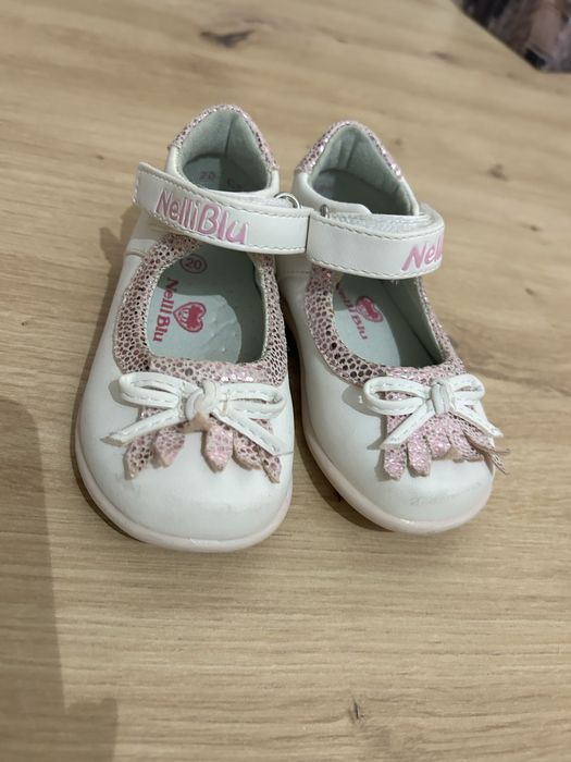 Buciki białe dla dziewczynki rozmiar 20