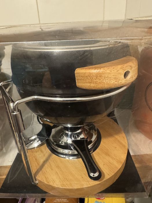 Fondue novo e ainda na caixa