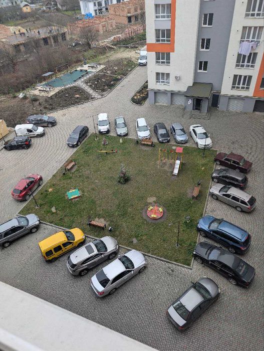 Продаж 2к квартири з ремонтом з видом на Вовчинецькі гори(вул.Потічна)