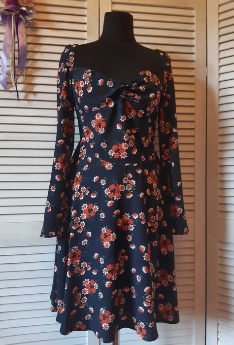 Актуальное платье в цветочный принт с длинным рукавом fashion union