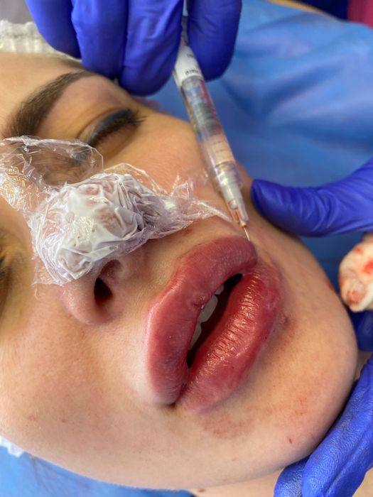 Навчання для косметологів, постановка руки