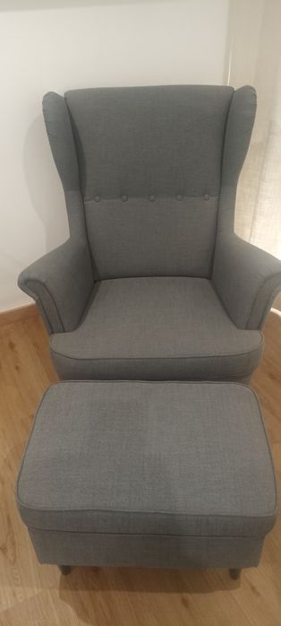 Poltrona e repousa pés IKEA, estado Novo