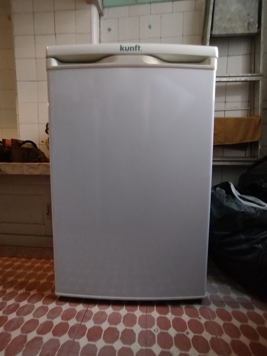 Frigorífico Mini Bar 109L c/ Congelador 85cm KUNFT + OFERTA Microondas