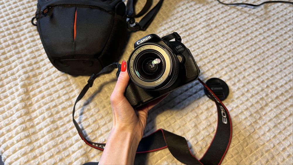 Дзеркальна камера Canon EOS 600D