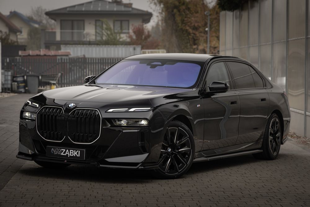 Auto samochód do ślubu BMW 7 z kierowca