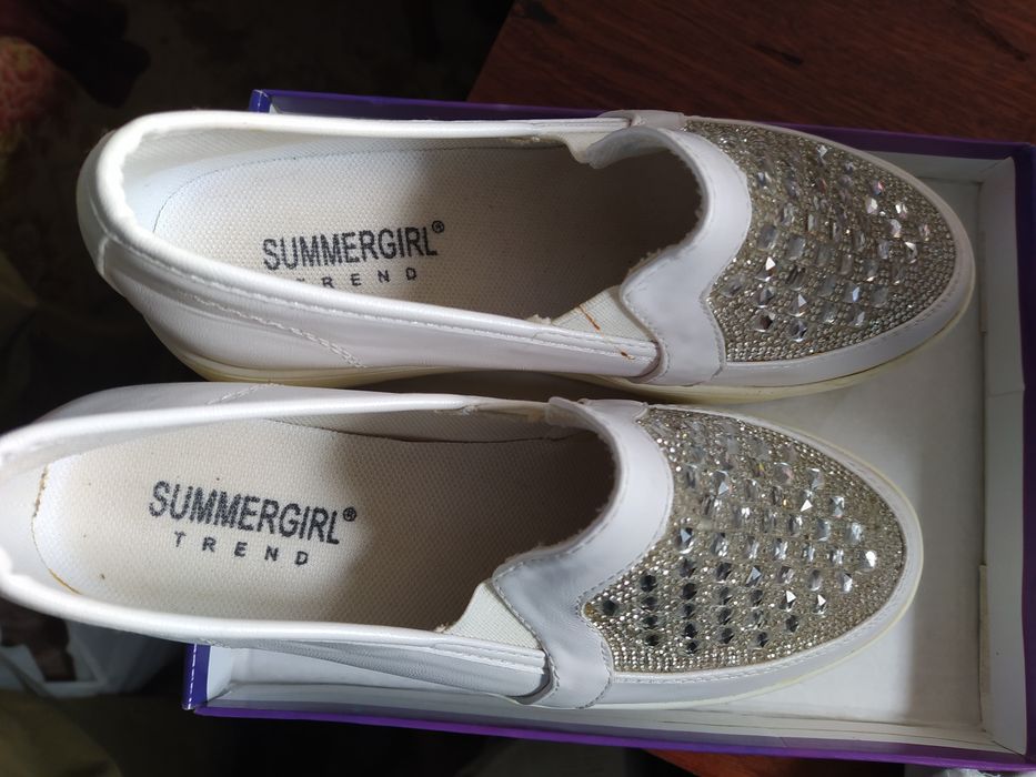 кроси, кеди,мокасини