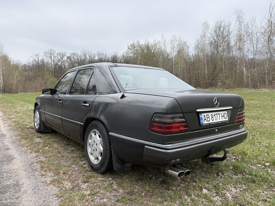 Mercedes-Benz E-Class 1990