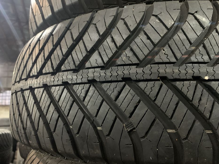 шины б/у всесезон 215/60 R17 Goodyear Vector 4S