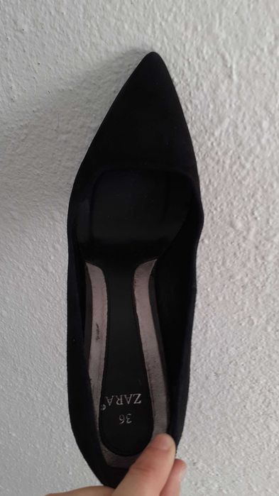 Sapatos pretos cunha camurça Zara 36