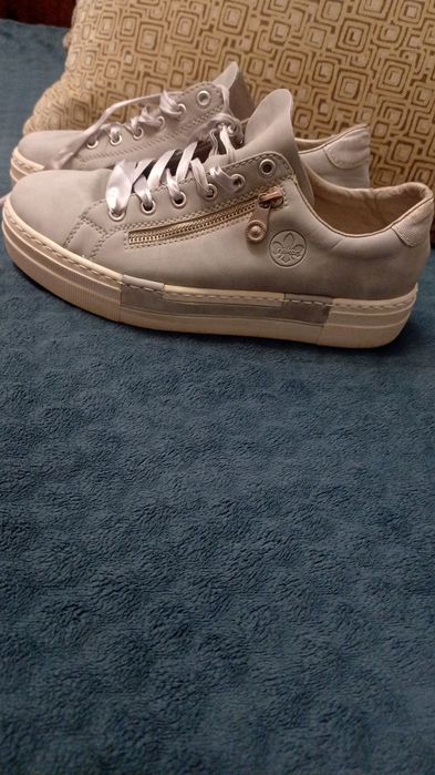 Взуття (макасини)