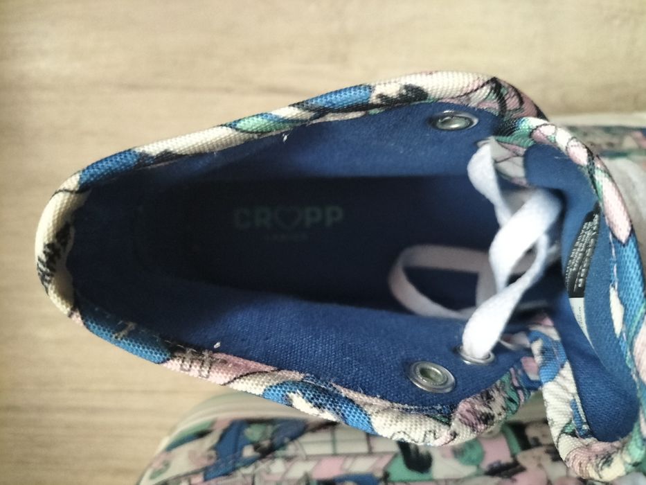 Wysokie trampki damskie 37