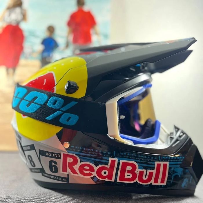 Кросоший шолом з окулярами