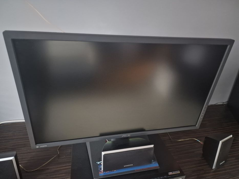 Monitor Asus  MG28UQ 28cali 4 K..Idealny Stan