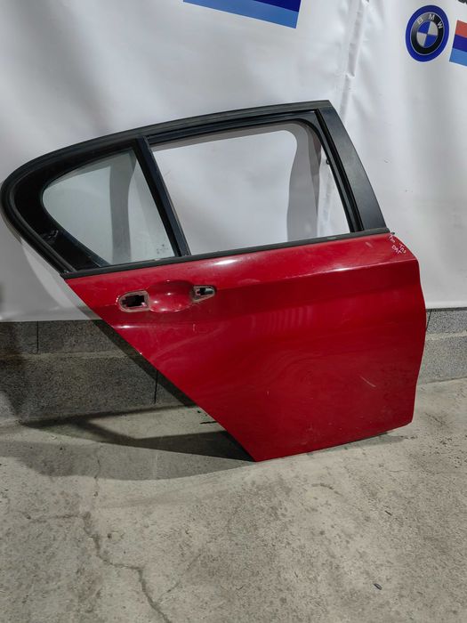 Porta traseira direita vermelha BMW serie 1 F20