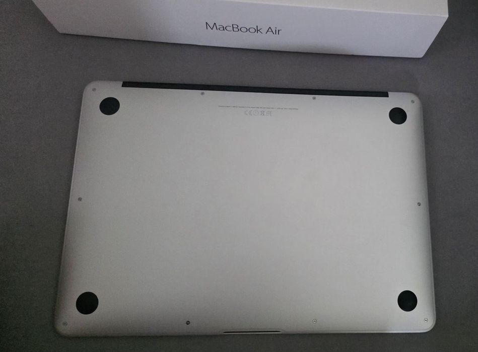 Macbook Air 13,3